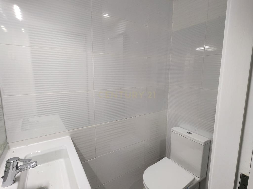 Apartamento Moderno em Setúbal com Vista para a Cidade e Montanha - Image 14